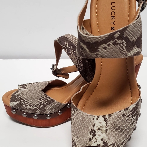 Lucky Brand Nessah Open Toe Sandal Shoes Chunky Heel Snakeskin Studs Leather 8M - Picture 9 of 16